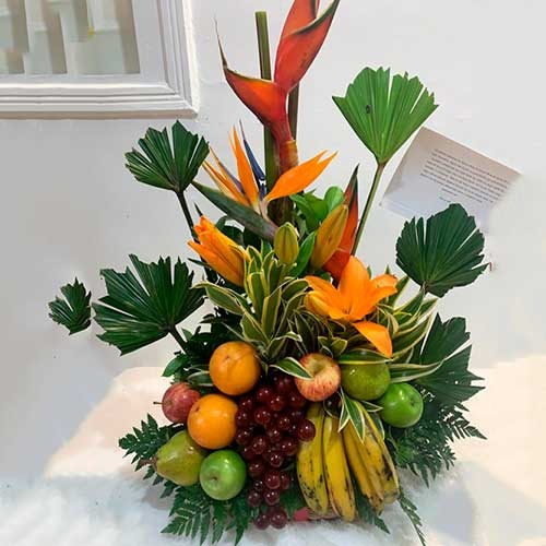 Arreglo Floral Con Frutas Bahamas